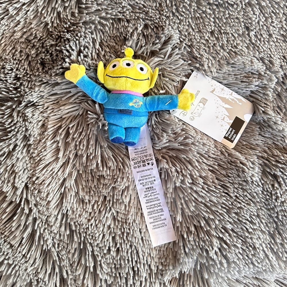 Disney Toy Story Alien Small Magnet Hands Plush New - Picture 3 of 3